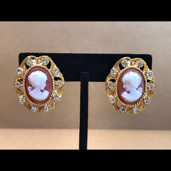 SIGNED R.J Graziano Edwardian Cameo Earrings - Picture 3 of 7